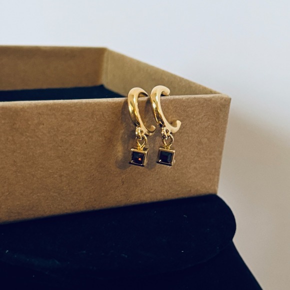 Monet Gold Tone Hoop Drop Earrings Square Garnet Red Stone‎ Dangle Vintage Class - Picture 3 of 8